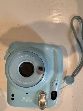 Fujifilm Instax Mini 11 Instant Camera - Pastel Blue